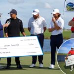 golf-star-xander-schauffele-hilariously-awarded-check-for-$0-after-not-cashing-in-at-skins-game-return