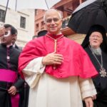 pope-leo-tours-istanbul’s-famous-blue-mosque,-declines-to-pray-alongside-imam