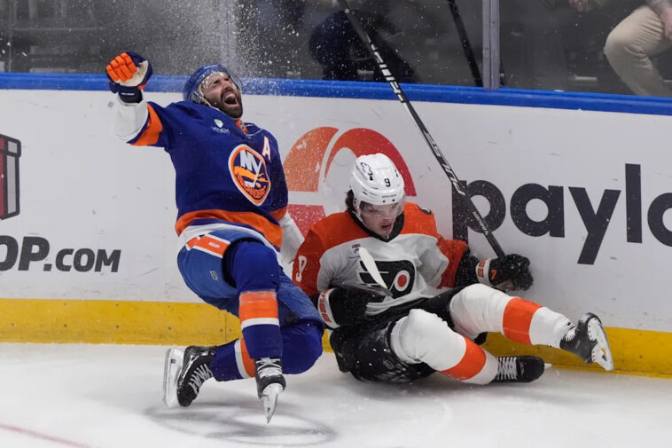 kyle-palmieri-sets-up-goal-while-skating-to-islanders’-bench-after-tearing-acl