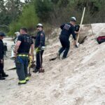 texas-girl-rescued-after-sand-hole-she-was-digging-collapses,-burying-her