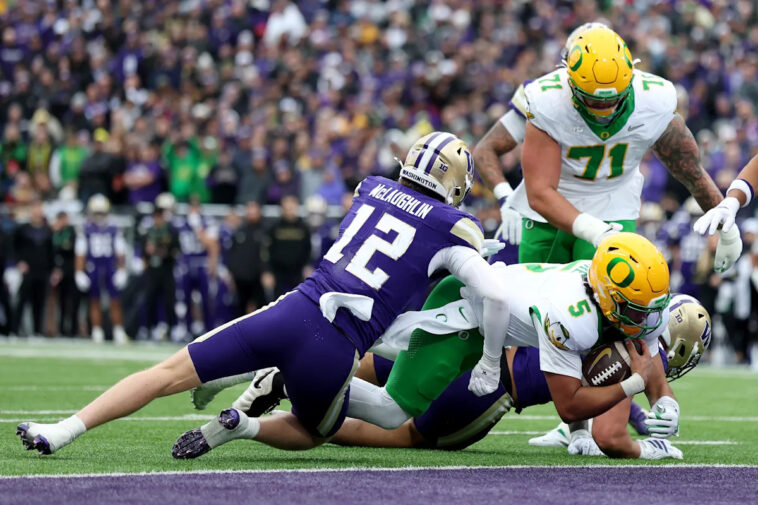 no.-6-oregon-saves-its-seat-in-the-college-football-playoff-with-win-at-washington