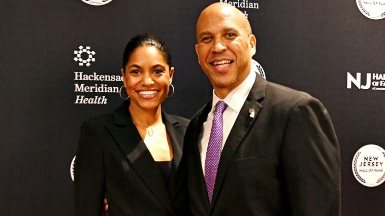sen-cory-booker-marries-fiance-alexis-lewis-in-intimate-dc-ceremony