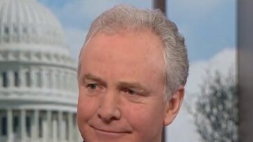 van-hollen:-first-caribbean-boat-strike-either-a-‘war-crime’-or-‘murder’