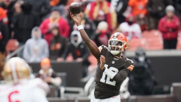 lebron-james-praises-shedeur-sanders-for-td-pass-against-49ers