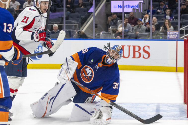 ilya-sorokin,-patrick-roy-brush-off-brutal-miscue-that-led-to-goal-in-islanders’-loss