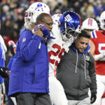 giants’-tyrone-tracy-carted-off-field-with-hip-injury