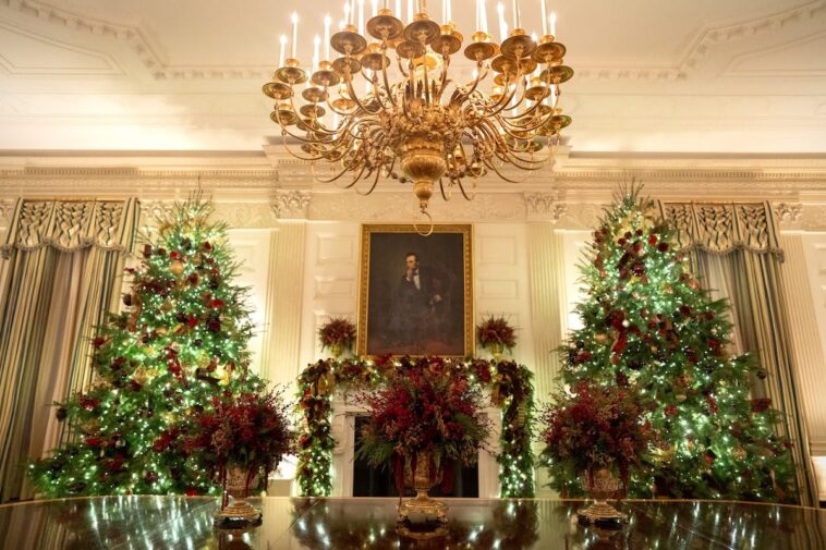 melania-praised-for-‘impeccable’-white-house-christmas-decorations-after-biden’s-‘woke-clowns’
