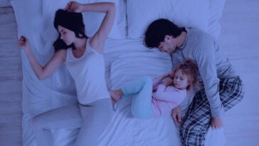 child-treats-mom-to-deep-tissue-back-massage-at-4-am.