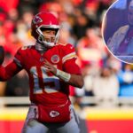 patrick-mahomes-takes-in-chiefs’-christmas-game-from-suite-as-he-recovers-from-knee-surgery