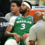 anthony-davis-leaves-mavericks-warriors-christmas-game-with-right-groin-spasms
