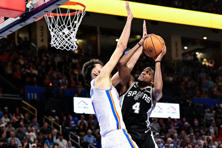 de’aaron-fox-leads-the-way-as-spurs-once-again-topple-thunder