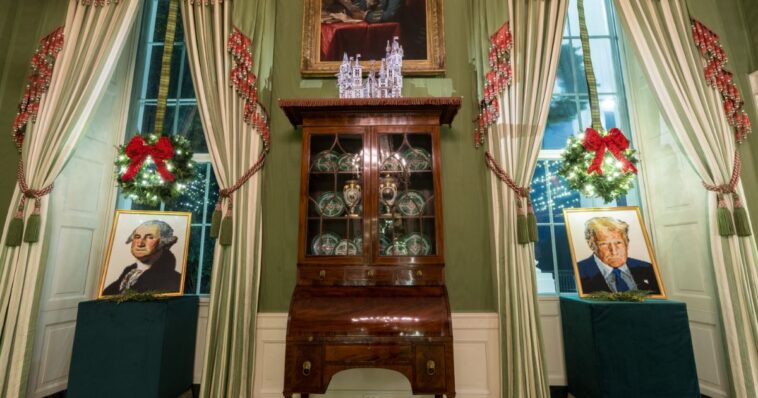 pictures:-you-might-have-missed-the-brand-new-trump-portrait-that-came-with-the-wh-christmas-directions