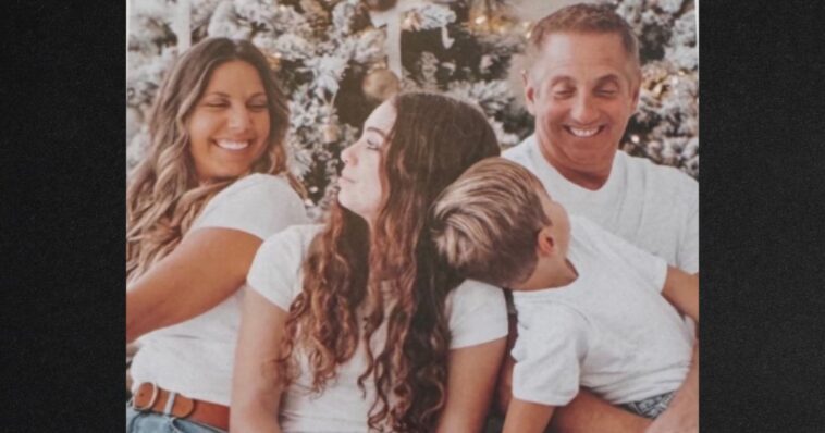 heartbreaking:-this-sweet-christmas-card-from-nascar-legend-greg-biffle’s-family-began-arriving-just-after-a-plane-crash-took-their-lives