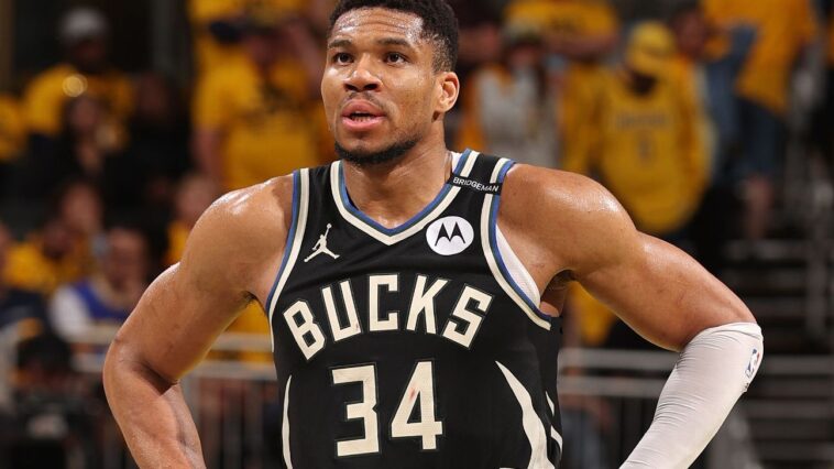 sources:-giannis-mulls-future-in-talks-with-bucks