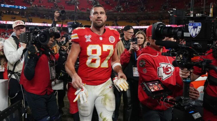 kelce-emotional-after-season-finale-at-arrowhead