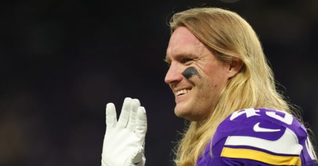 andrew-van-ginkel-joins-other-nfl-stars-in-reminiscing-on-christmas-memories-while-donating-toys-to-needy-kids