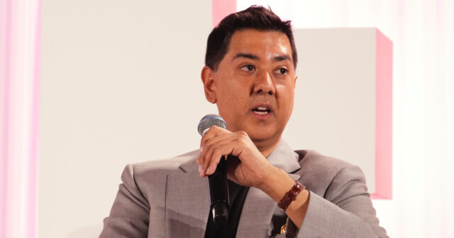 ny-judge-blocks-deportation-of-uk-censorship-ngo-chief-who-tried-to-blacklist-breitbart