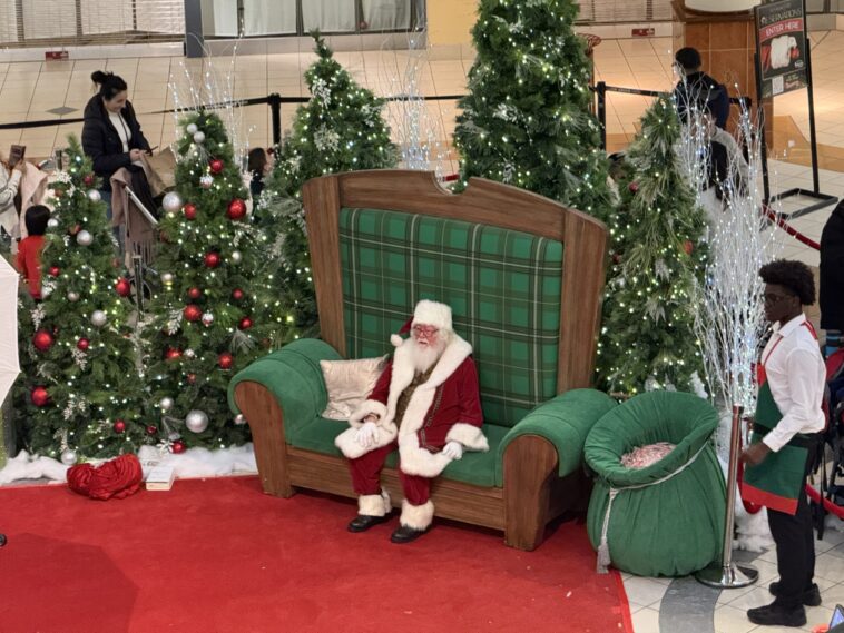 economic-crunch-hitting-santa-clause,-as-children-no-longer-play-with-toys