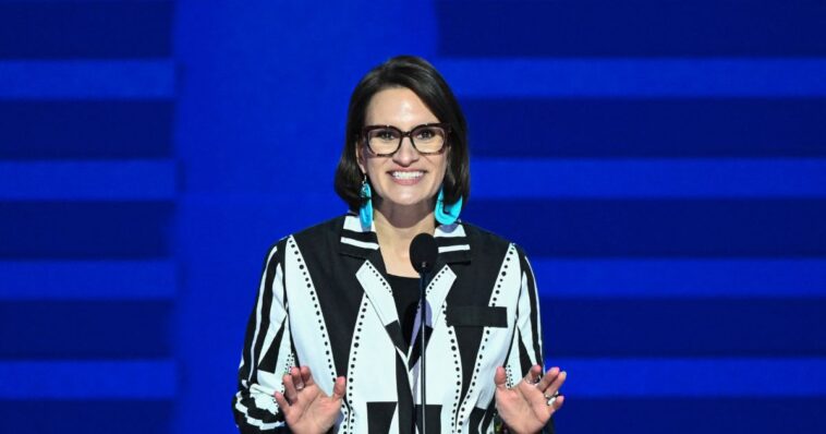 minnesota-dem-throws-on-a-hijab-to-pander-to-somali-migrants-amid-massive-somali-fraud-scandal