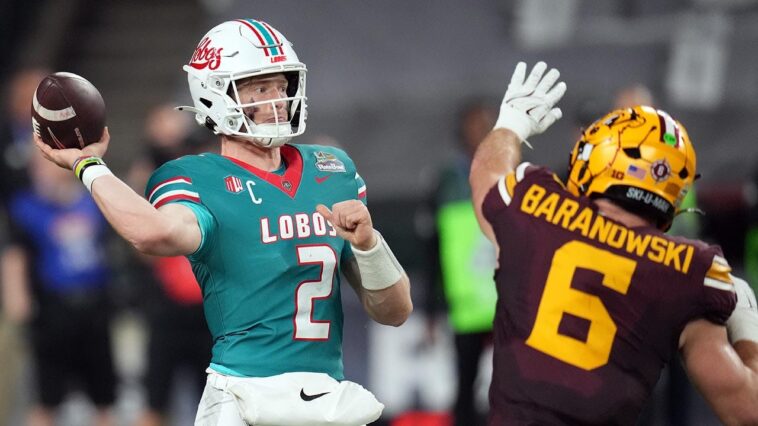 college-football-fans-go-wild-for-new-mexico’s-bowl-game-uniforms