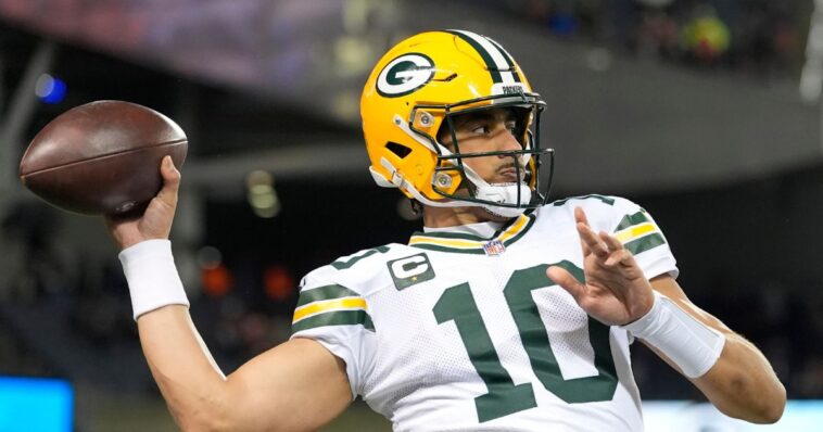 $220-million-green-bay-packers-star-sparks-controversy-after-christmas-gifting-revelation