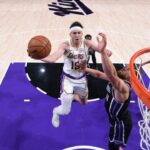 source:-lakers’-reaves-(calf)-out-at-least-4-weeks