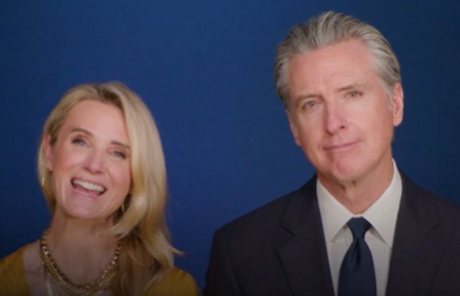 so-much-cringe:-gavin-newsom-and-wife-post-message-celebrating-fake-holiday-of-kwanzaa-(video)