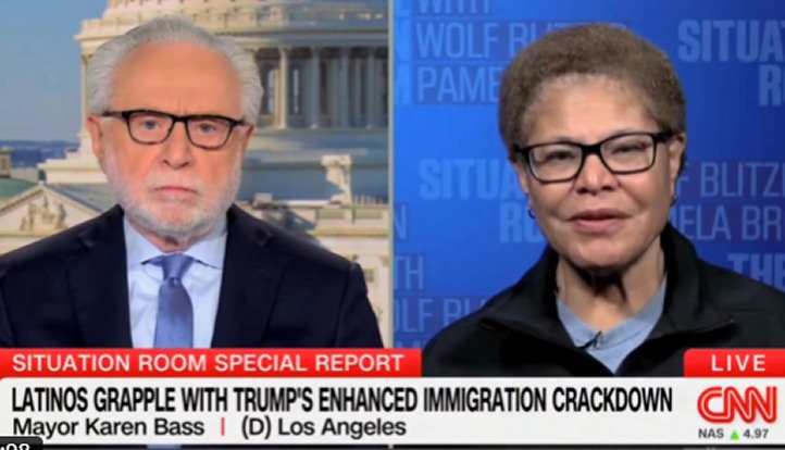 los-angeles-mayor-karen-bass-says-it’s-‘sad’-that-latino-americans-are-joining-ice-(video)