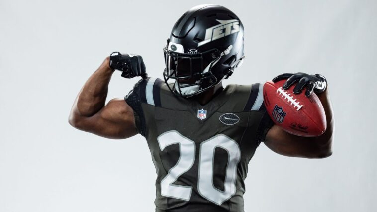 jets’-gotham-city-‘rivalries’-uniform-debut-tops-nfl-week-14-looks