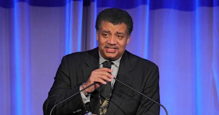 leftist-celebrity-scientist-neil-degrasse-tyson-gets-roasted-after-he-tries-to-debunk-timeless-tale-of-rudolph-on-christmas-eve
