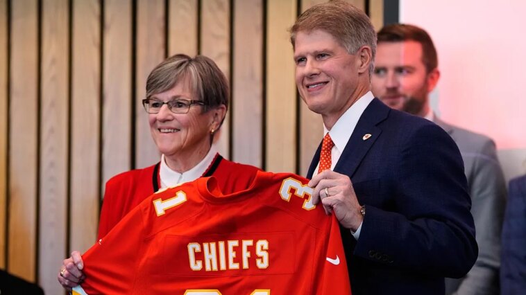 dem-rep-blasts-chiefs-owner-after-team-announces-kansas-move