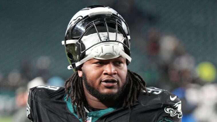 eagles-dt-carter-out-after-procedure,-sources-say