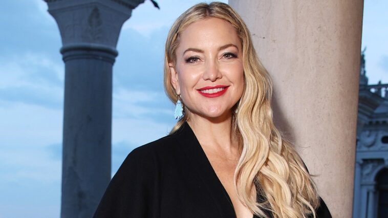 kate-hudson-says-her-14-year-old-son’s-friends-love-coming-over-and-hanging-out-with-her