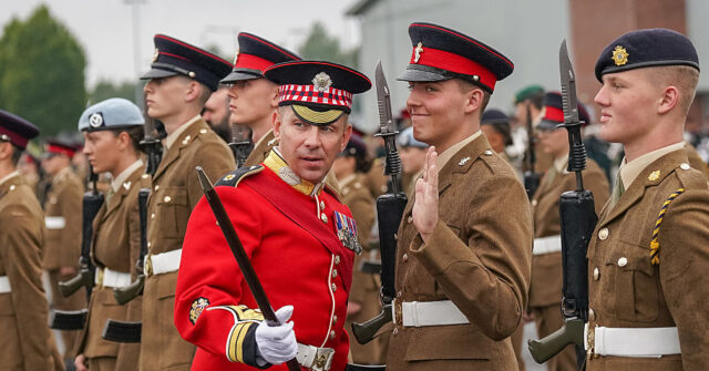 uk-tries-to-recruit-more-young-women-and-ethnic-minority-troops-with-‘gap-year’-service