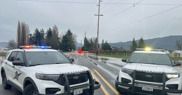watch-—-police:-man-drags-washington-state-trooper-from-patrol-car,-steals-it-after-smoking-meth