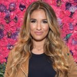 jessie-james-decker-battles-bizarre-illness-with-facial-swelling-and-respiratory-issues