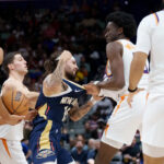 jose-alvarado,-mark-williams-ejected-after-throwing-punches-in-suns’-win-over-pelicans