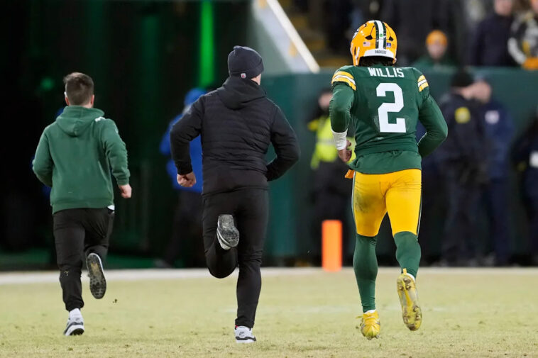 packers-qb-malik-willis-leaves-loss-to-ravens-early-after-re-injuring-shoulder-on-a-throw