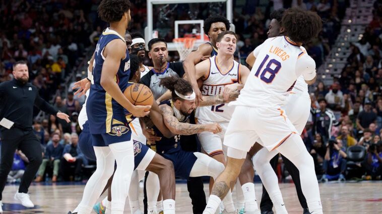 pelicans-guard-connects-with-right-hook-in-fight-with-suns-opponent