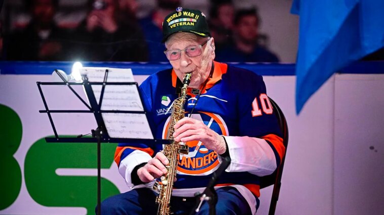 104-year-old-wwii-vet-performs-national-anthem-before-islanders-game
