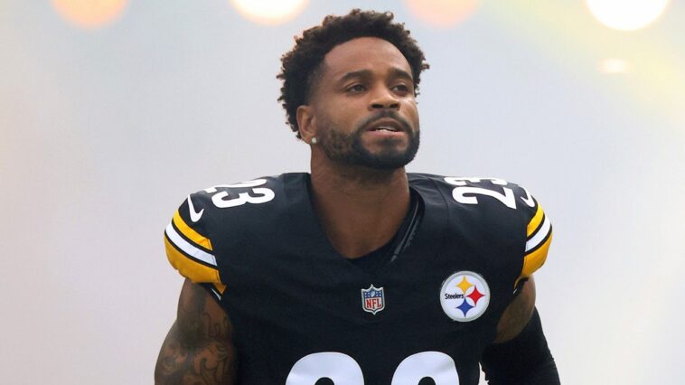 super-bowl-champ,-34,-taking-time-to-decide-on-career-after-bills-claimed-him-off-waives,-agent-says