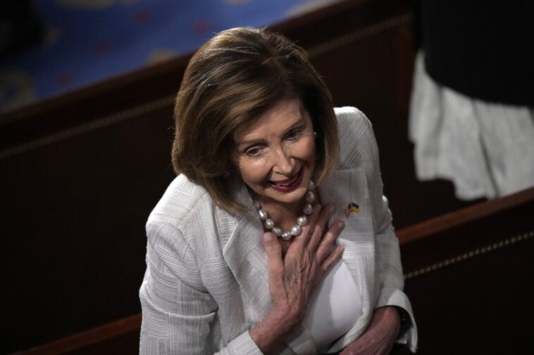 nancy-pelosi-is-certain-dems-will-retake-house,-praises-jeffries-as-‘unifier’