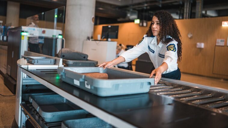 viral-video-divides-passengers-about-handling-tsa-security-bins-or-not-after-screening