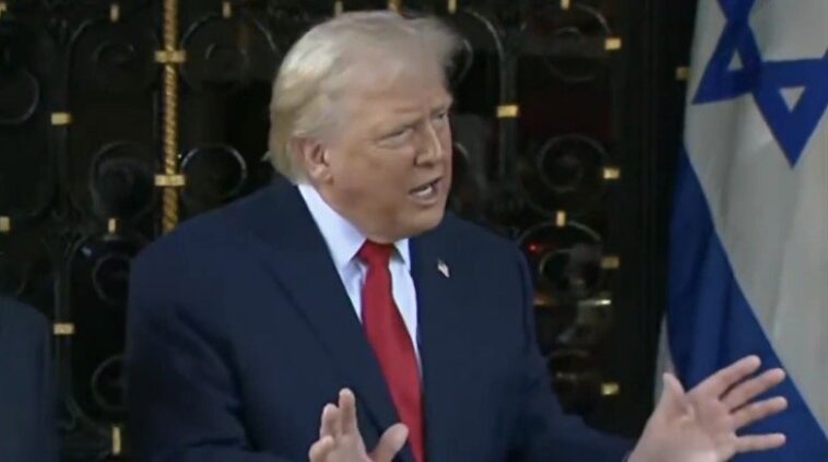 (video)-trump-trolls-fake-news-again-with-lunch-offer-–-“some-of-them-think-it’s-terrible,-it’s-a-bribe…-you-can-stand-in-the-driveway-and-melt”