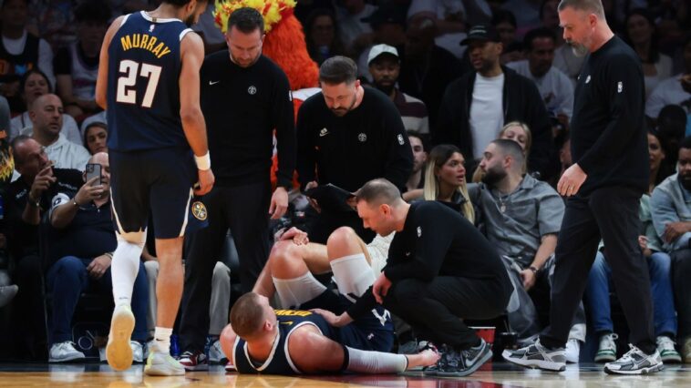 nuggets’-jokic-limps-off-court-after-injuring-knee