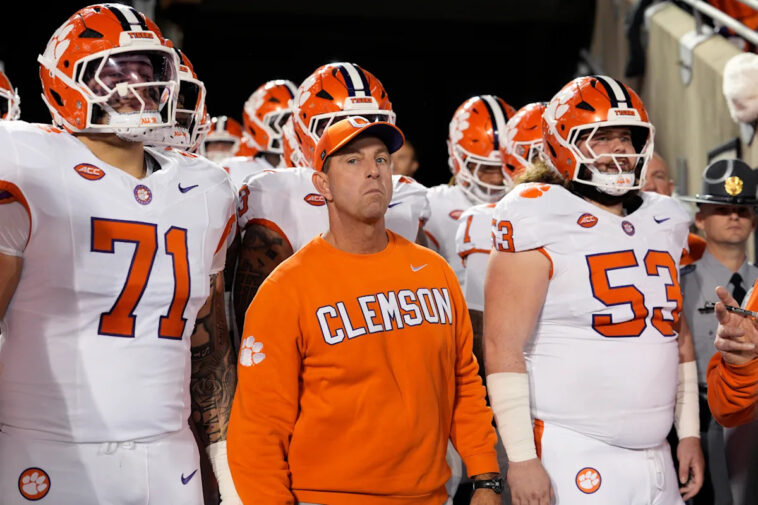 while-some-college-coaches-have-adapted-to-new-era,-others-are-still-stuck-in-the-past