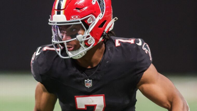 robinson-rolls-up-229-total-yards,-falcons-soar