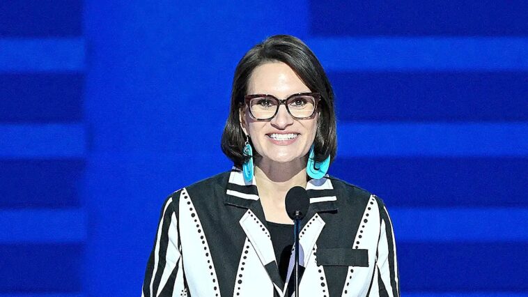 minnesota-dem-senate-candidate-faces-call-from-opponent-to-apologize-over-viral-‘pandering’-hijab-video