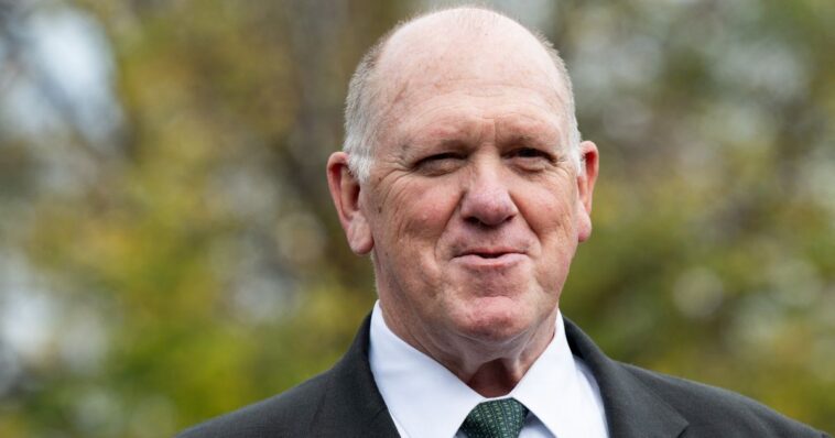 tom-homan-nukes-heckler-who-calls-him-traitor:-‘grow-a-backbone,-put-a-kevlar-vest-and-a-gun-on’