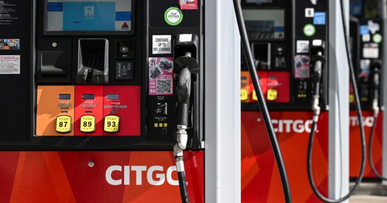 ‘good-morning-america’-panel-visibly-blown-away-as-gas-prices-hit-5-year-december-low-under-trump